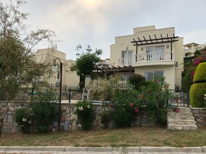 3 Bedrooms Villa