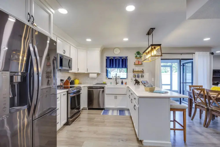 5 Mi to Beach: Jupiter Townhome w/ Pool Access