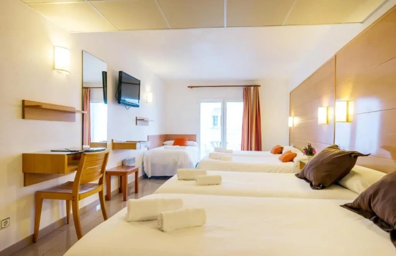 Standard Quadruple room