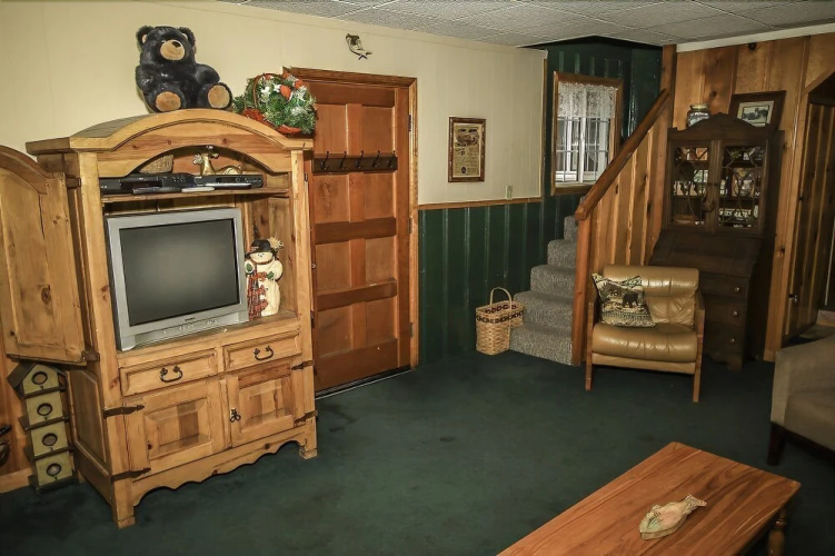 Ponderosa - 2 Br home by RedAwning