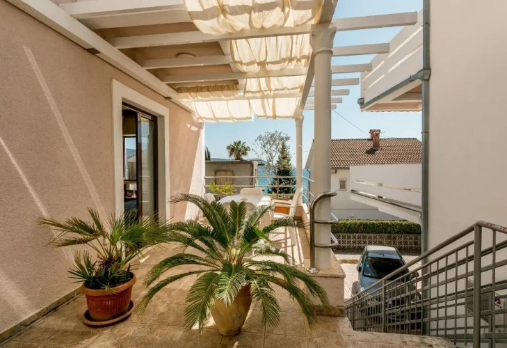 Studio with balcony and with view