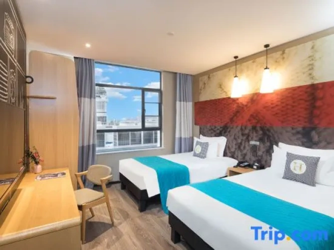 Luxury Twin room with city view