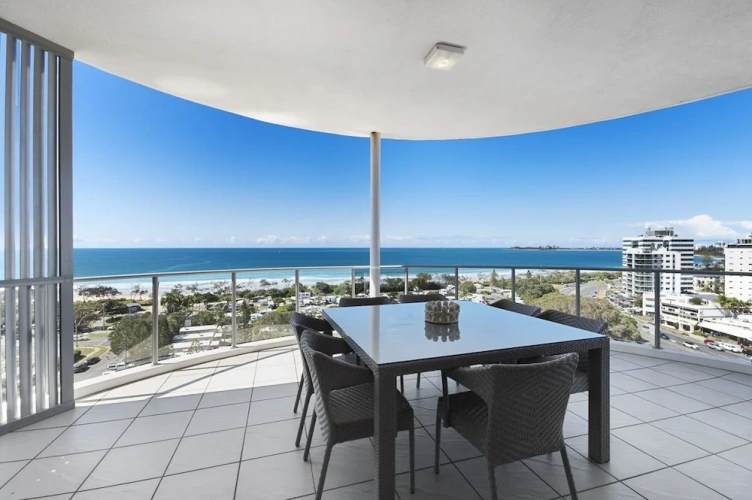 3 Bedrooms Executive Apartment with ocean view