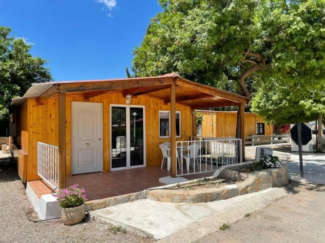 2 Bedrooms Bungalow
