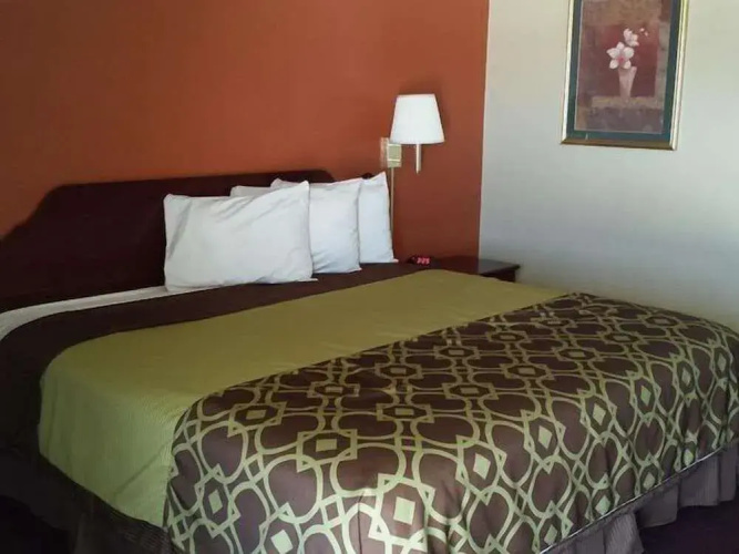 Deluxe Inn Motel