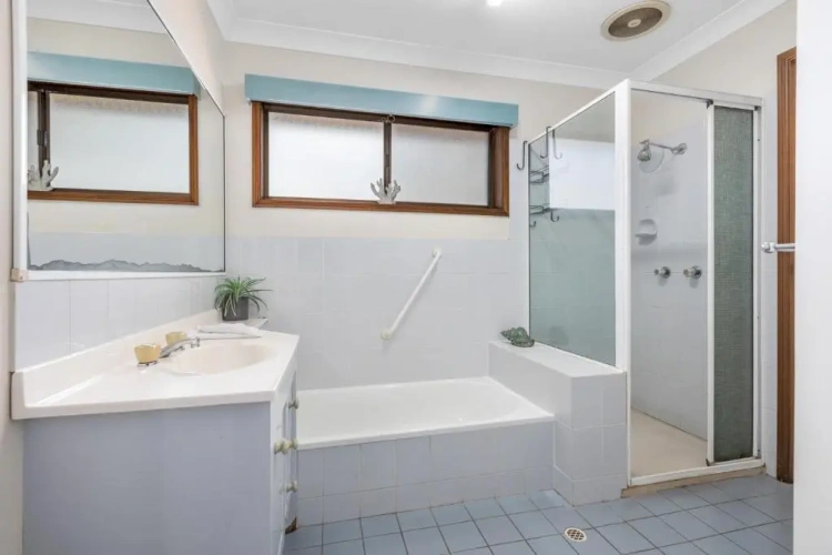 3 Bedrooms Apartment