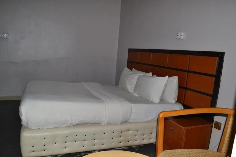 Gracious Hotel