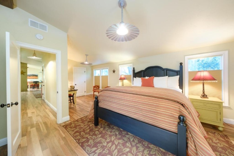 2 Bedrooms Cottage