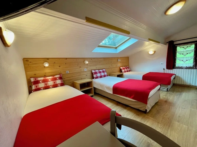 Standard Triple room