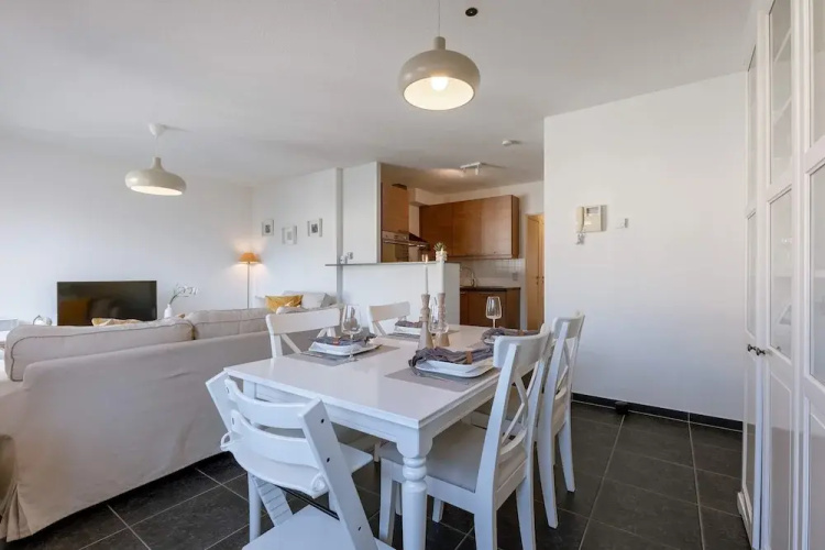 Cozy Apartment for 4 With Parking