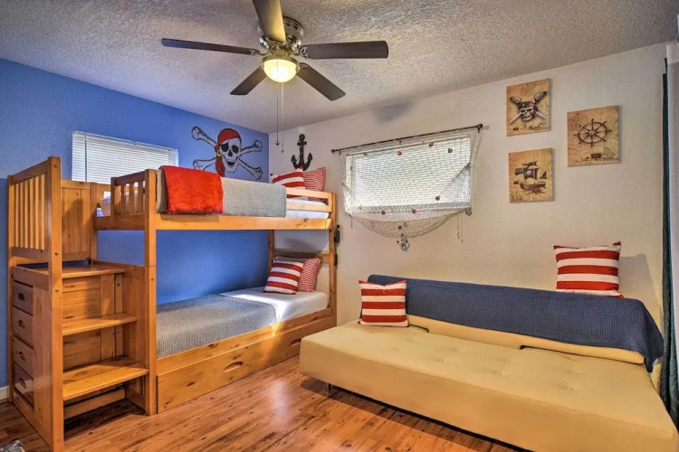 6 Mi to Beaches: Seminole Retreat w/ Pool