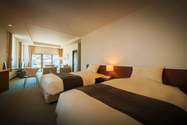 Deluxe Twin room with balcony