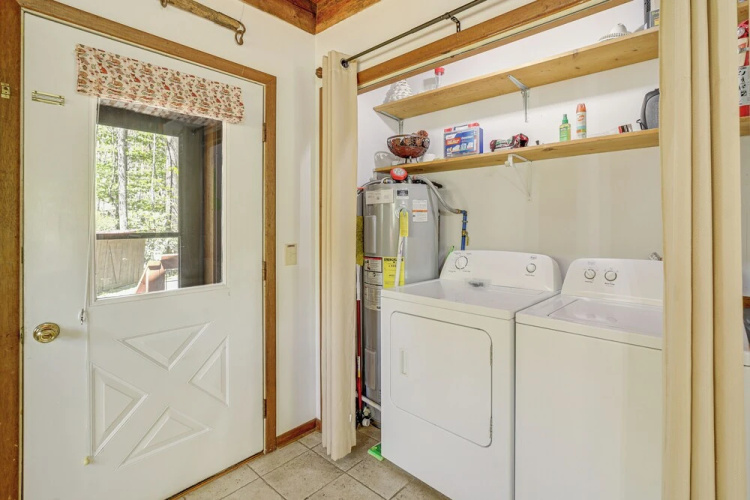 Unwind By Fire! Creekside Whittier Cabin w/ Deck