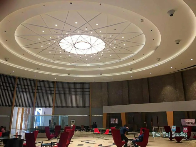NE-1st time in Noida Stay In mall