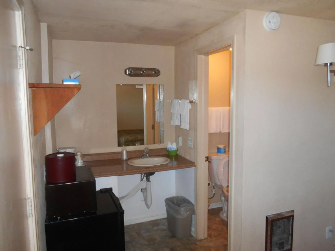 Super Saver Inn