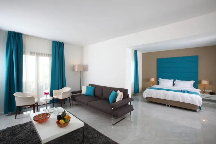 Deluxe Suite