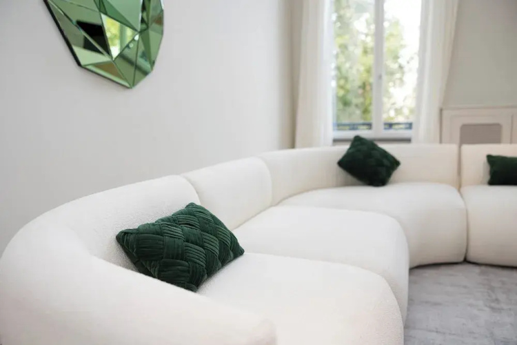 Luxurious 3-Bedroom 280sqm center