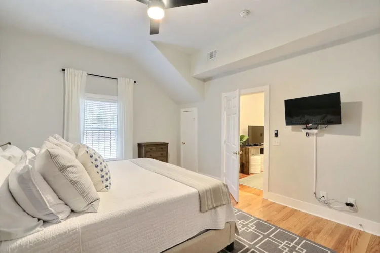 Gallery Stays - Parkside Suite