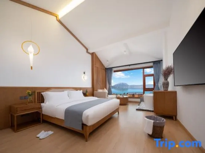 Standard Double room with lake view