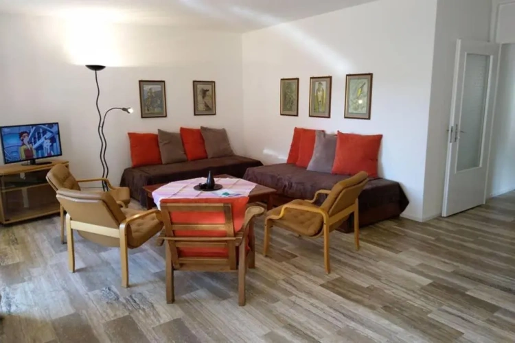 2 Bedrooms Apartment