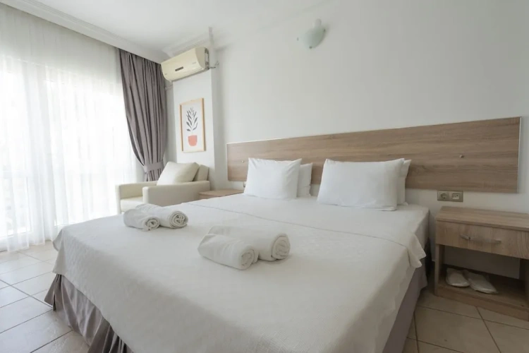 Standard Double room with partial sea view