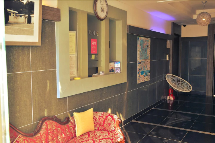 Enter Motel