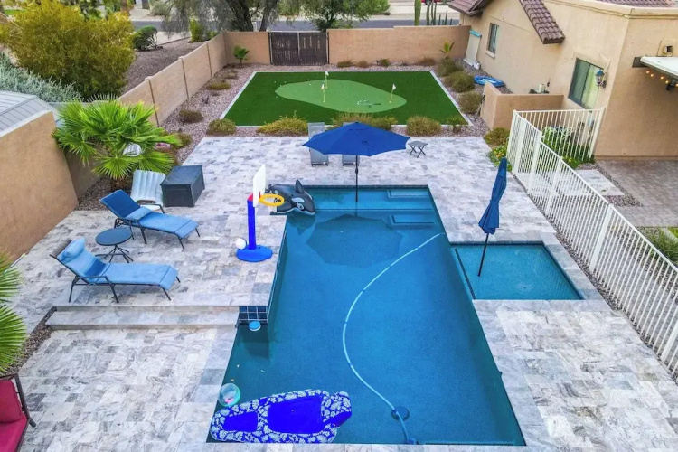 Group Getaway w/ Pool & Putting Green in Glendale