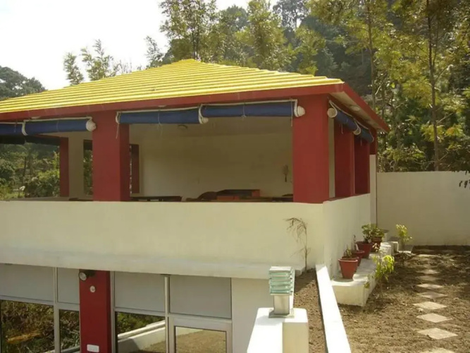 Royal Huts Resort