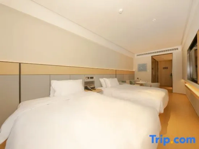 Standard Double room with street view