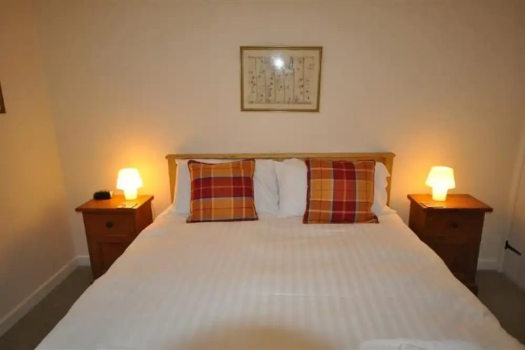 2 Bedrooms Cottage