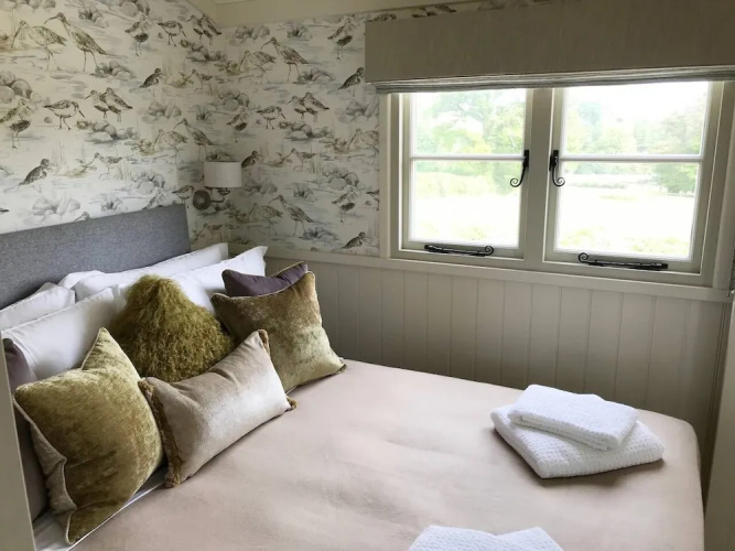 5 Luxury Shepherds Hut Mobile Home