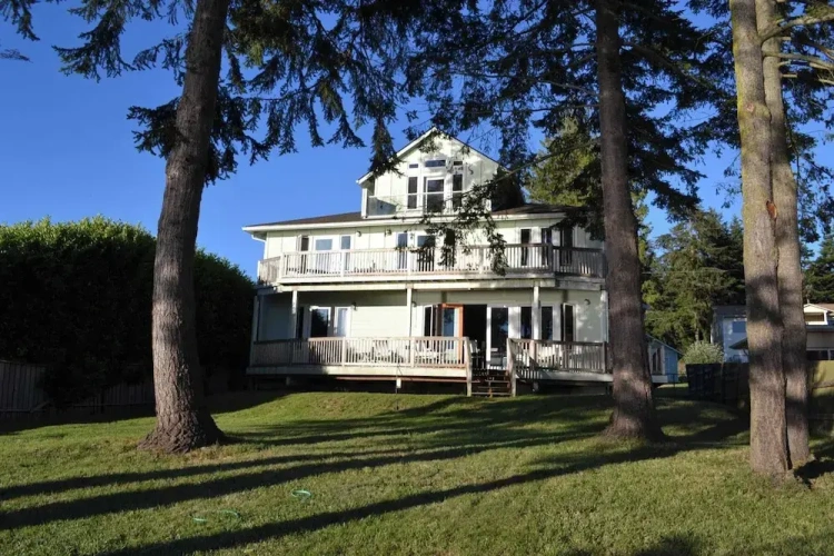 5 Bedrooms Cottage