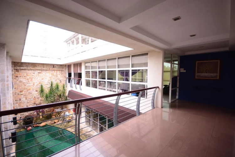Pandora Spring Villa
