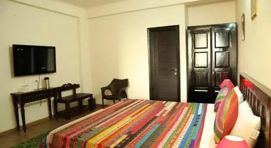 Saket Inn