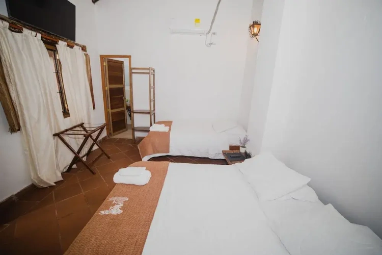 Standard Triple room
