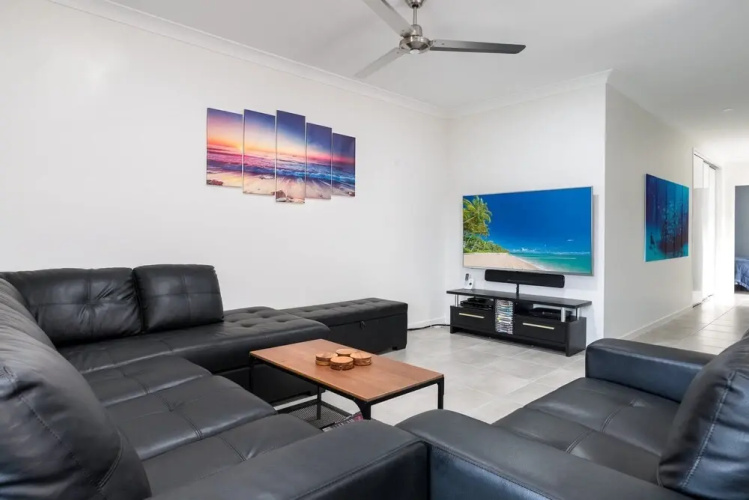 Blue Lagoon Villa A in Trinity Beach