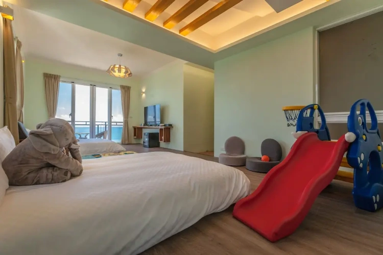Standard Quadruple Family room