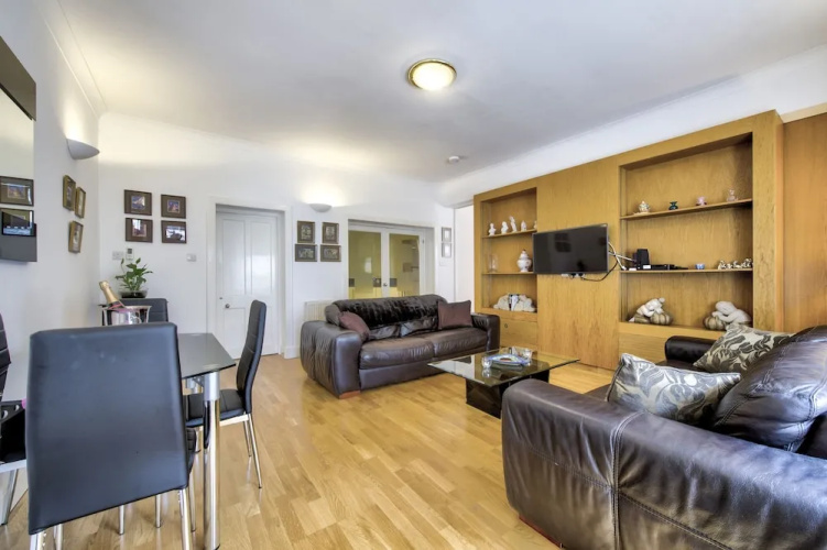 Bright Georgian 1BR Flat in West End