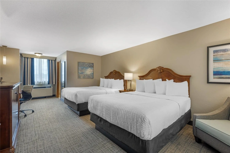 Standard Quadruple room with pool view