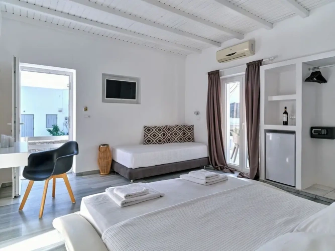 Standard Triple room