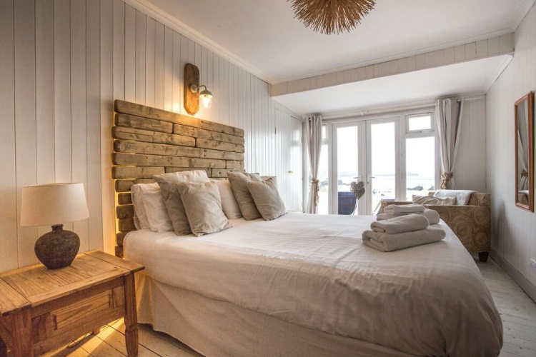 Lusty Glaze Beach Accommodation