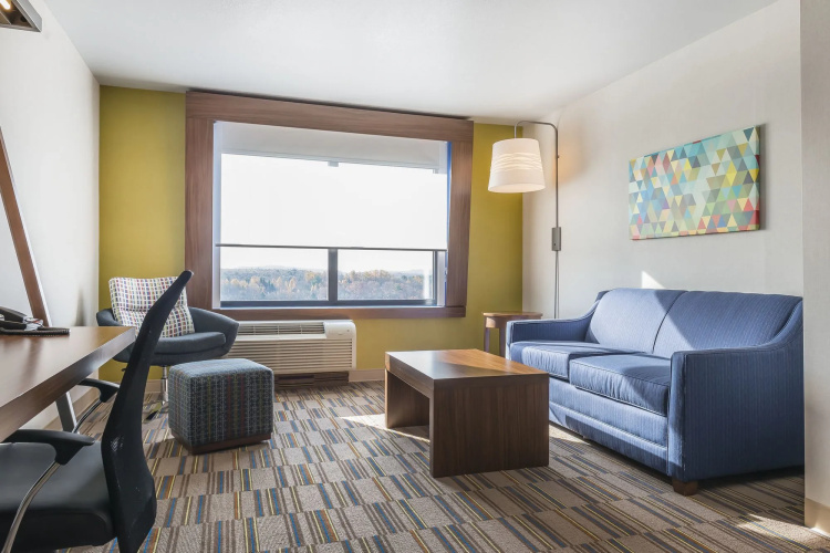Holiday Inn Express & Suites Clarion