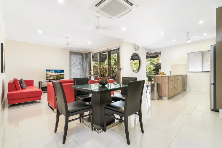 2 Bedrooms Apartment