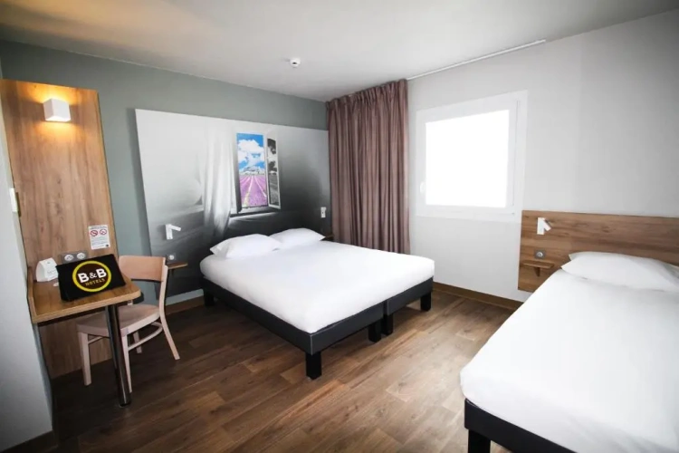 Standard Triple room