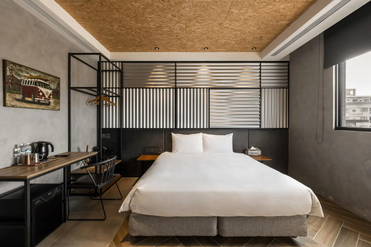 Oinn Hotel & Hostel