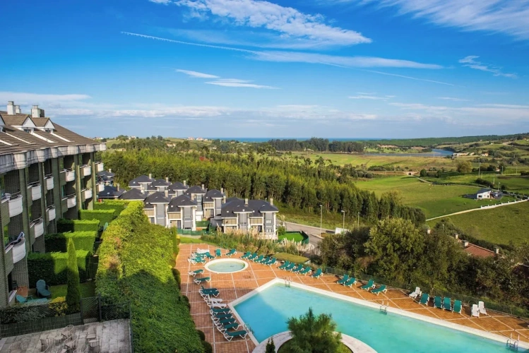 Apartment with pool view