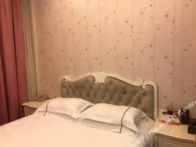 Yading Bay Hotel