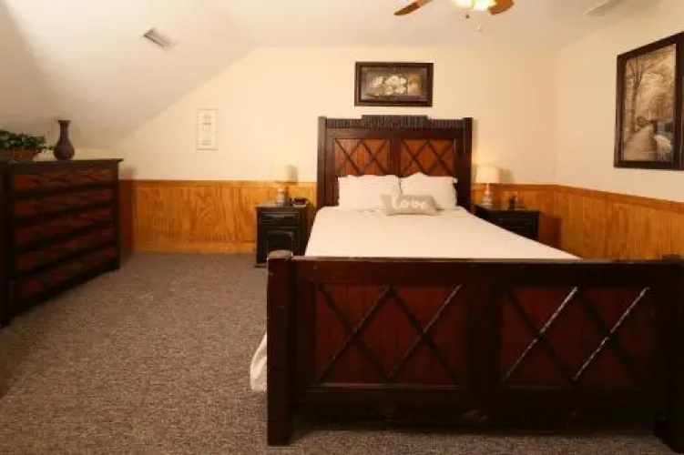Ivy Falls 9 6 Br cabin by RedAwning