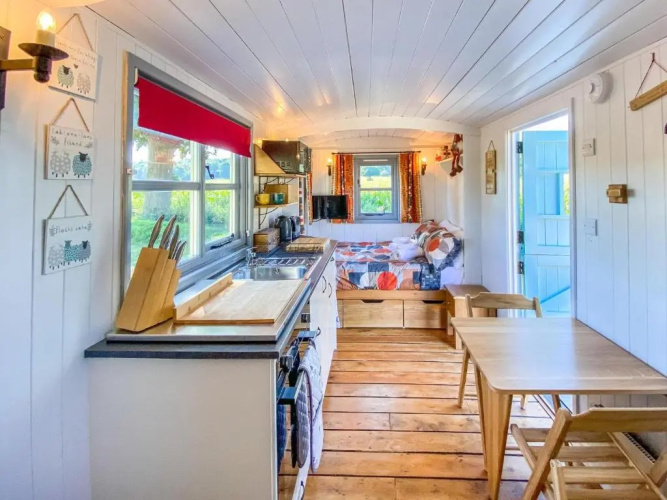 The Hideaway Hut - 1 Bed Shepherds Hut - Dodmarsh