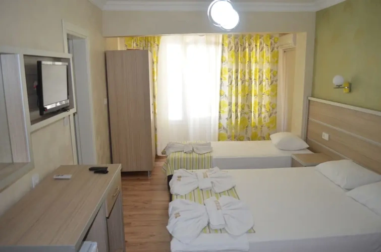 Standard Triple room with balcony